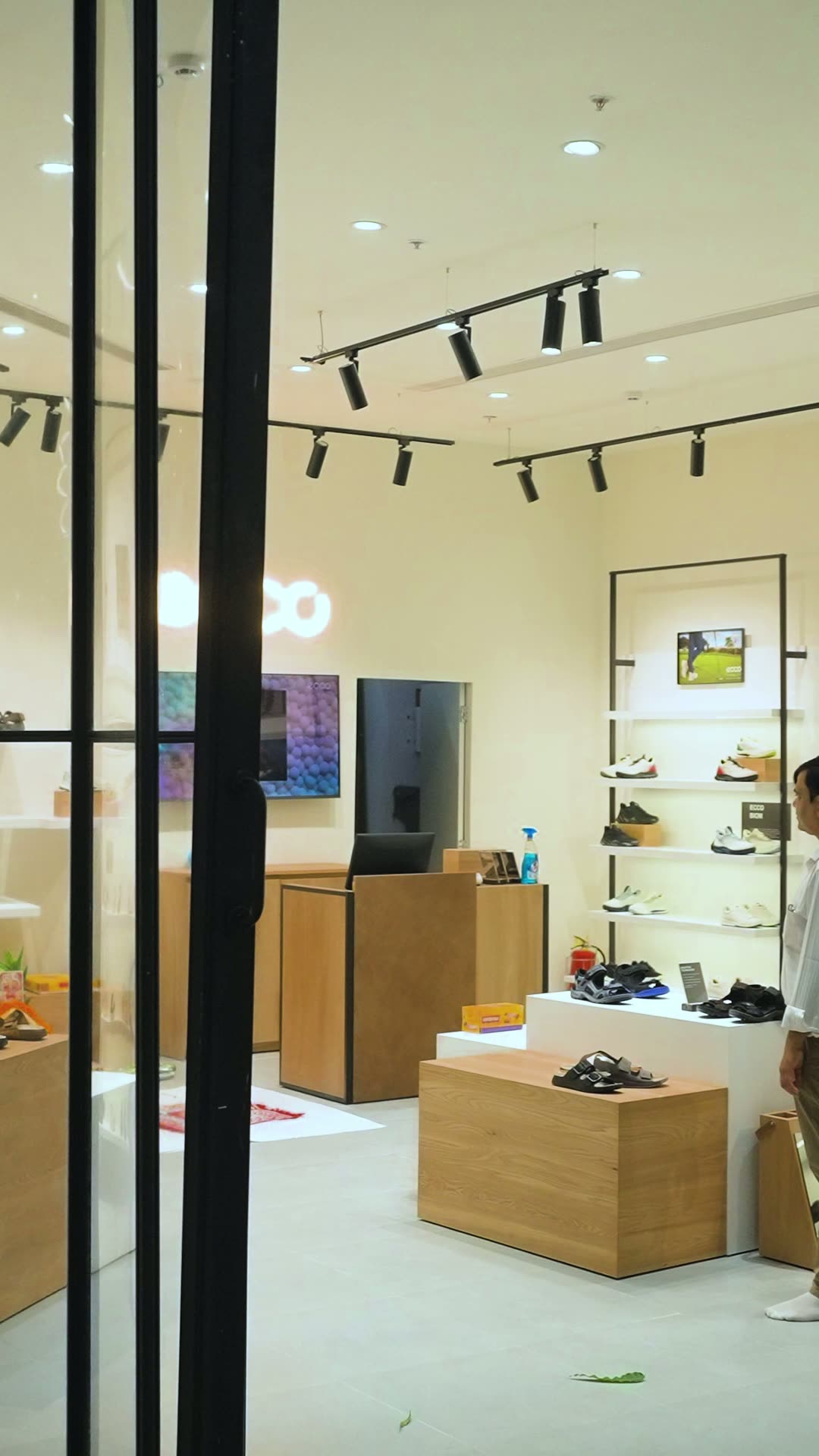 ECCO — behind the scenes
